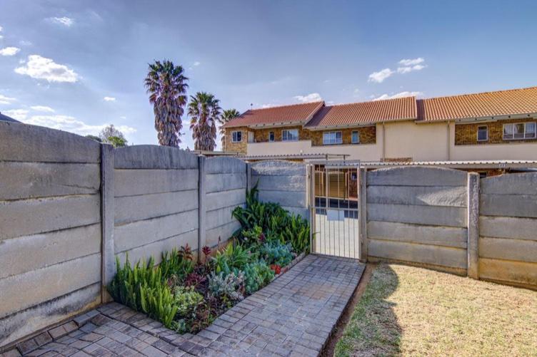 2 Bedroom Property for Sale in Birch Acres Gauteng