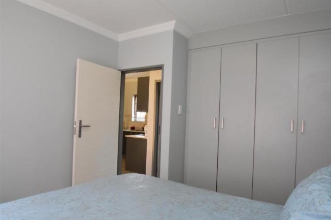 1 Bedroom Property for Sale in Noordwyk Gauteng