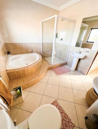 4 Bedroom Property for Sale in Boskruin Gauteng