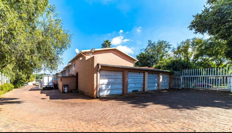 2 Bedroom Property for Sale in Windsor Gauteng