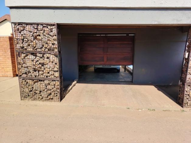 4 Bedroom Property for Sale in Mamelodi Gauteng