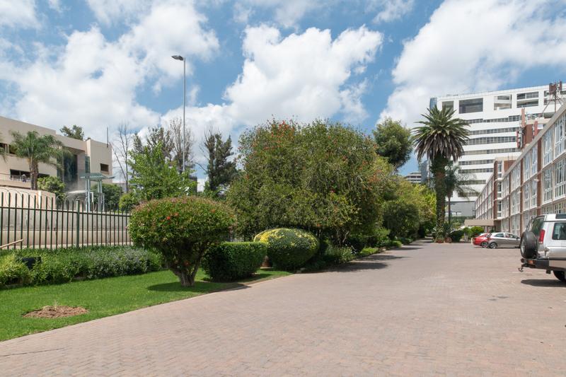 To Let 4 Bedroom Property for Rent in Sandown Gauteng