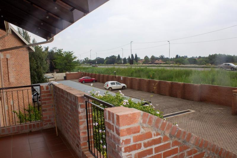 2 Bedroom Property for Sale in Ruimsig A H Gauteng