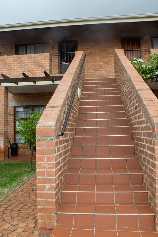 2 Bedroom Property for Sale in Ruimsig A H Gauteng