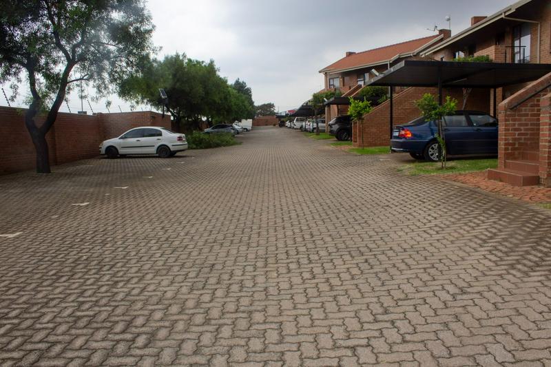 2 Bedroom Property for Sale in Ruimsig A H Gauteng