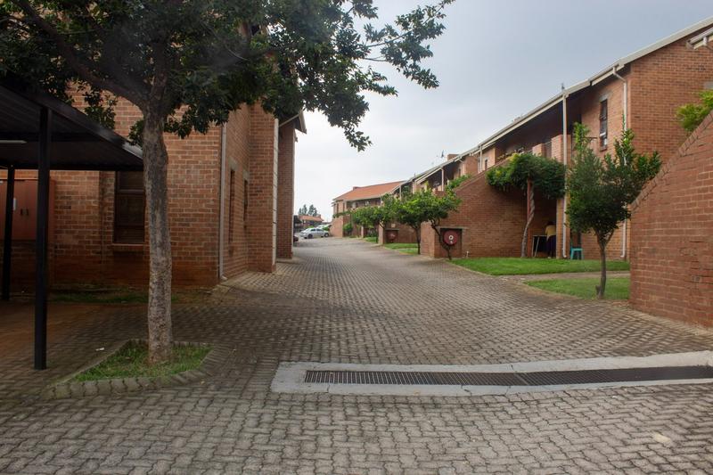 2 Bedroom Property for Sale in Ruimsig A H Gauteng