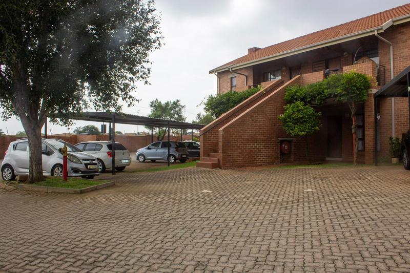 2 Bedroom Property for Sale in Ruimsig A H Gauteng