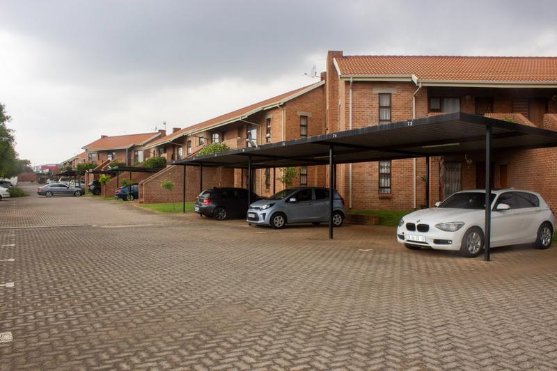 2 Bedroom Property for Sale in Ruimsig A H Gauteng
