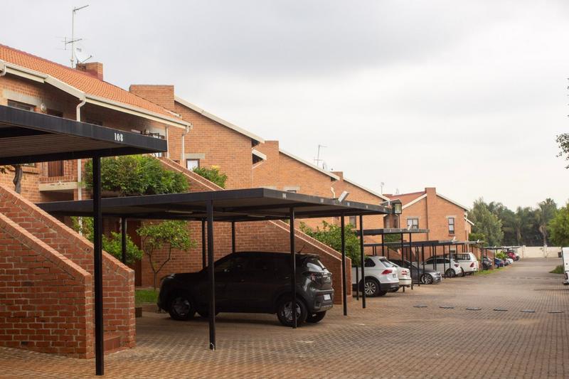 2 Bedroom Property for Sale in Ruimsig A H Gauteng