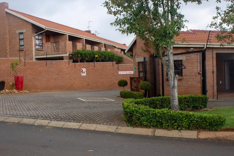 2 Bedroom Property for Sale in Ruimsig A H Gauteng