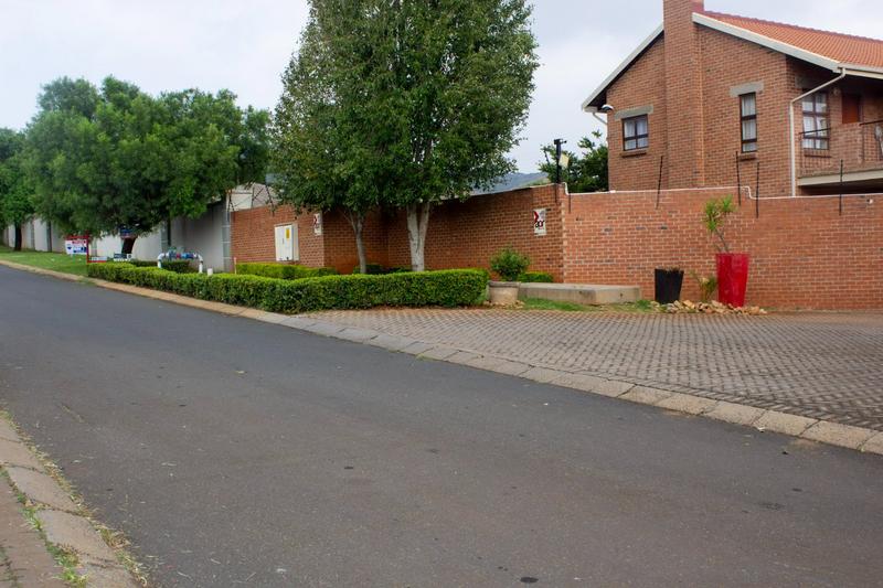 2 Bedroom Property for Sale in Ruimsig A H Gauteng