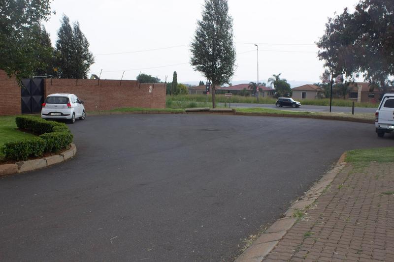 2 Bedroom Property for Sale in Ruimsig A H Gauteng