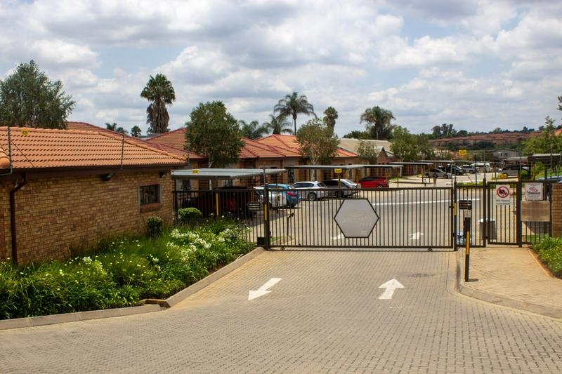 2 Bedroom Property for Sale in Wilgeheuwel Gauteng