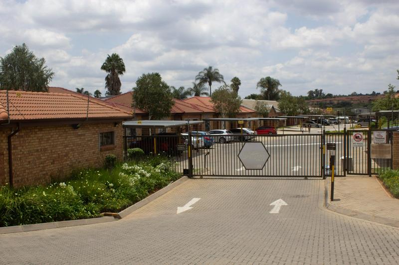 2 Bedroom Property for Sale in Wilgeheuwel Gauteng