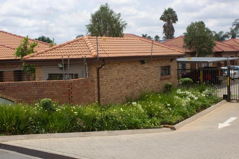 2 Bedroom Property for Sale in Wilgeheuwel Gauteng
