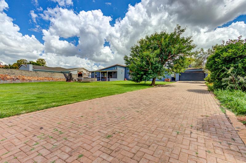 4 Bedroom Property for Sale in Bonaero Park Gauteng