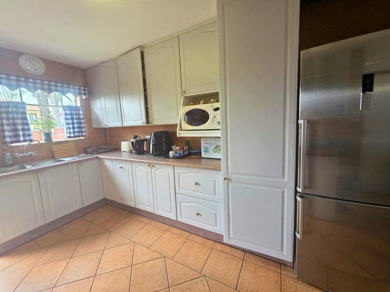 3 Bedroom Property for Sale in Glen Marais Gauteng