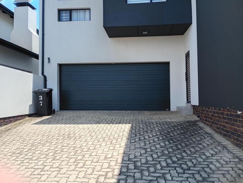To Let 4 Bedroom Property for Rent in Homes Haven Gauteng