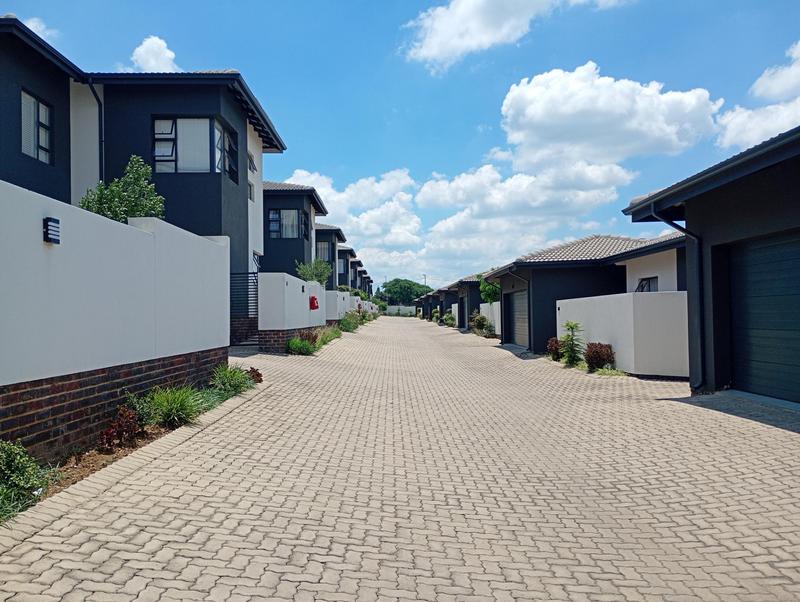 To Let 4 Bedroom Property for Rent in Homes Haven Gauteng