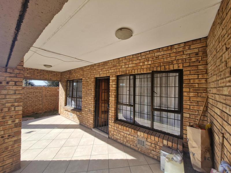 2 Bedroom Property for Sale in Klippoortje Gauteng