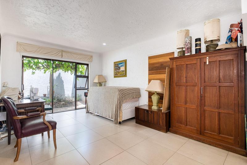 5 Bedroom Property for Sale in Benmore Gardens Gauteng