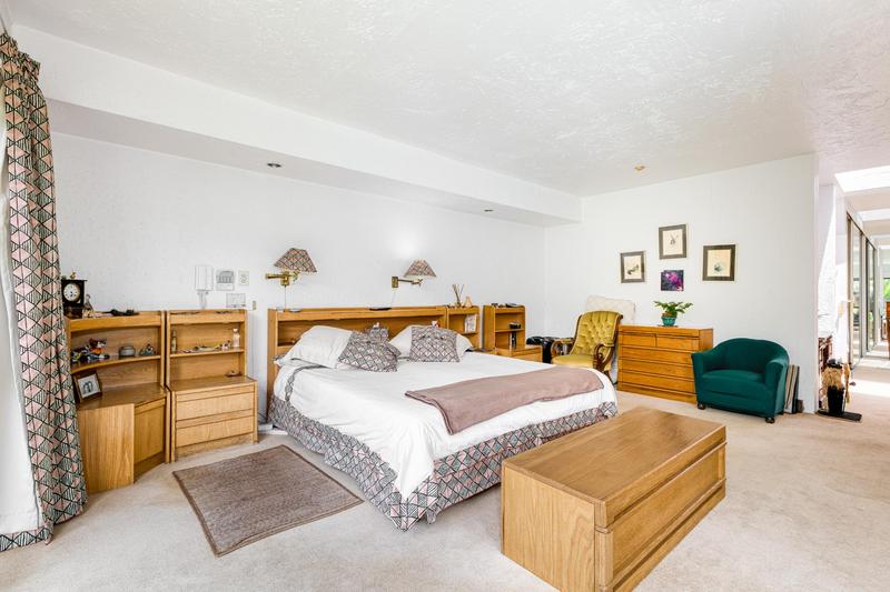 5 Bedroom Property for Sale in Benmore Gardens Gauteng