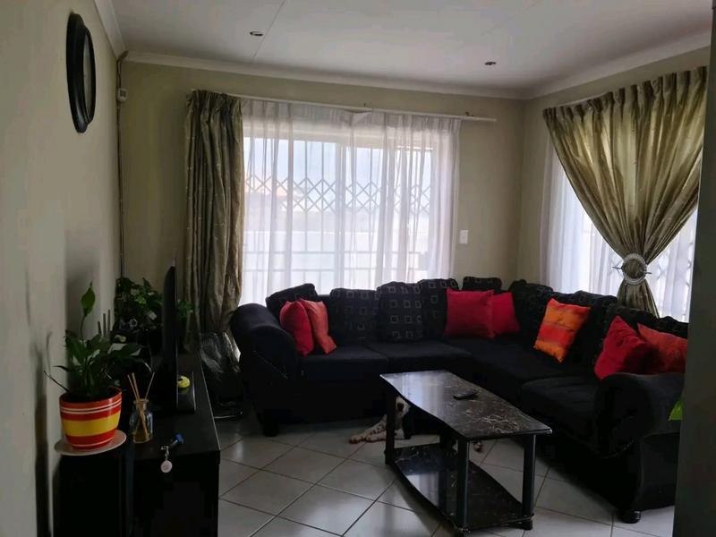 To Let 3 Bedroom Property for Rent in Blue Hills Gauteng