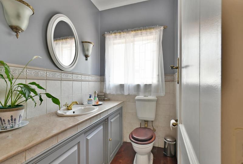 5 Bedroom Property for Sale in Alberante Gauteng