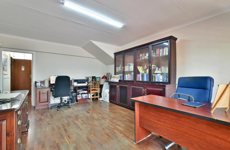 5 Bedroom Property for Sale in Alberante Gauteng