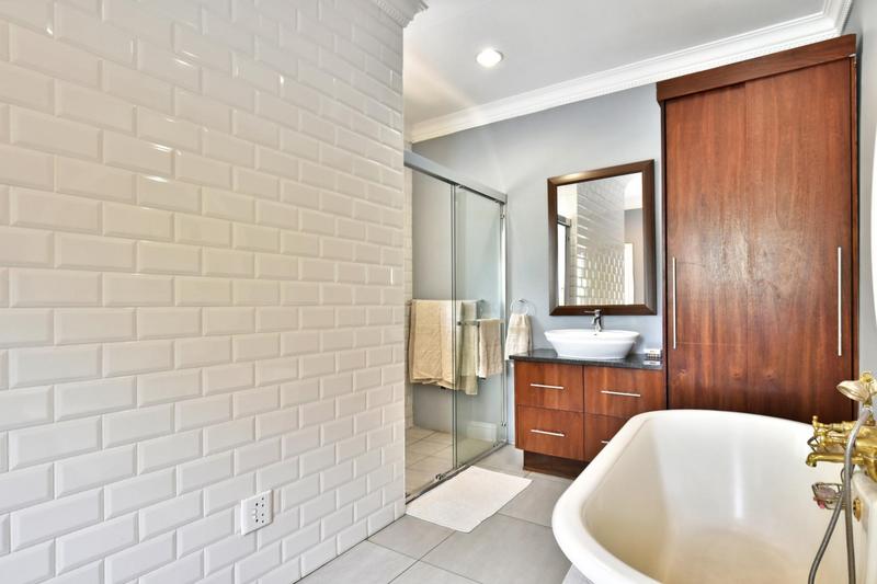 5 Bedroom Property for Sale in Alberante Gauteng