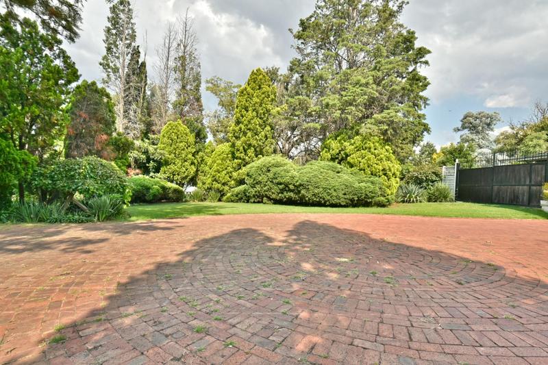 5 Bedroom Property for Sale in Alberante Gauteng