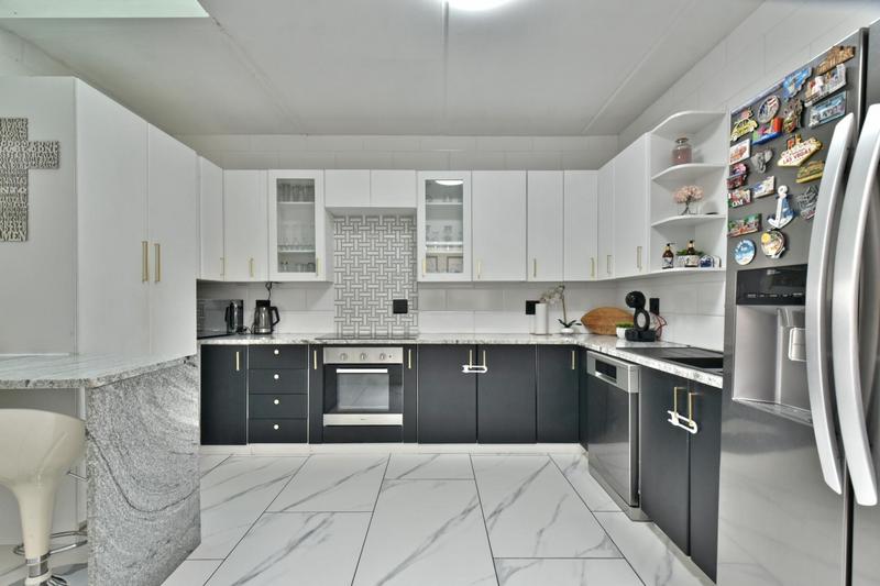 3 Bedroom Property for Sale in Glenvista Gauteng