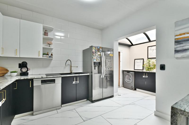 3 Bedroom Property for Sale in Glenvista Gauteng