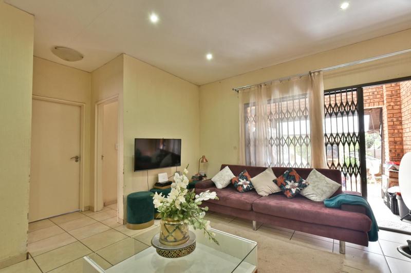 2 Bedroom Property for Sale in Mulbarton Gauteng