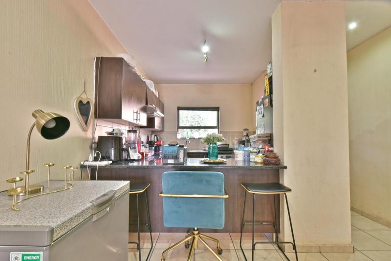 2 Bedroom Property for Sale in Mulbarton Gauteng