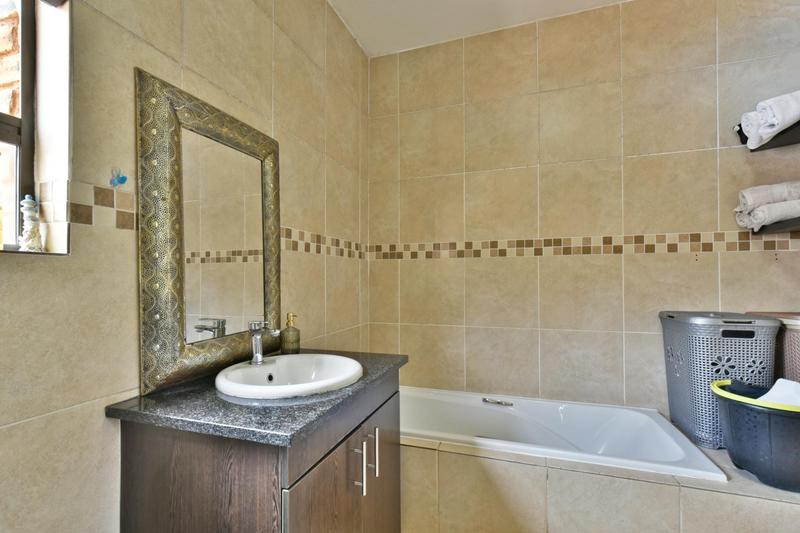 2 Bedroom Property for Sale in Mulbarton Gauteng