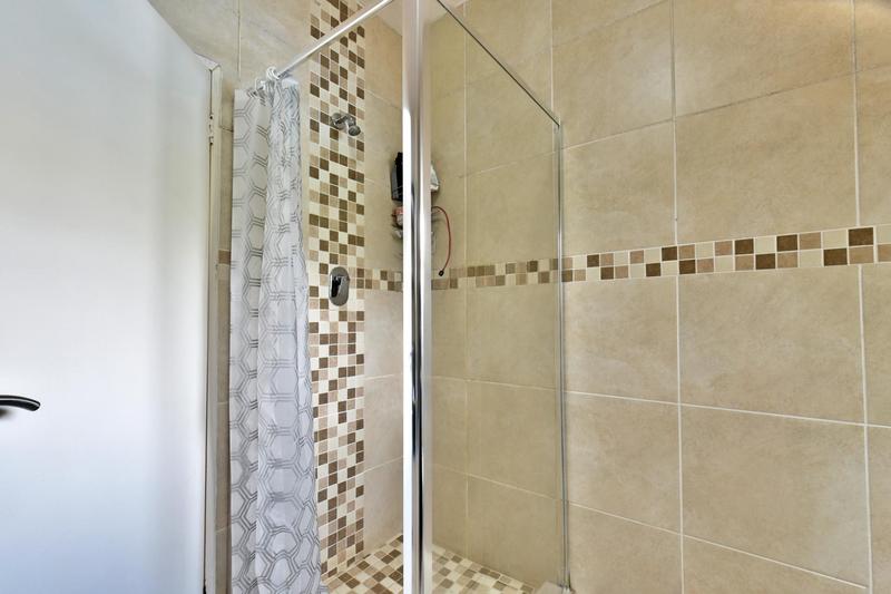 2 Bedroom Property for Sale in Mulbarton Gauteng