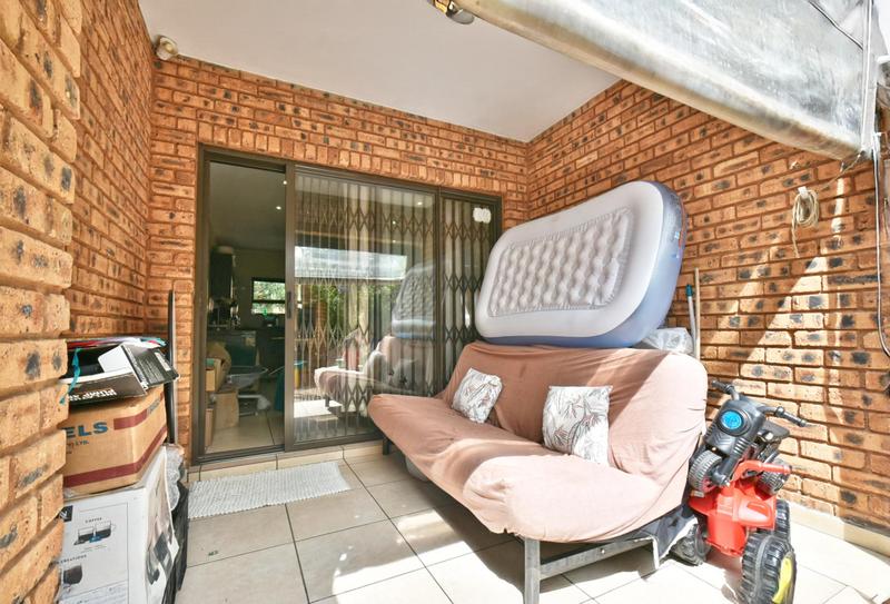 2 Bedroom Property for Sale in Mulbarton Gauteng