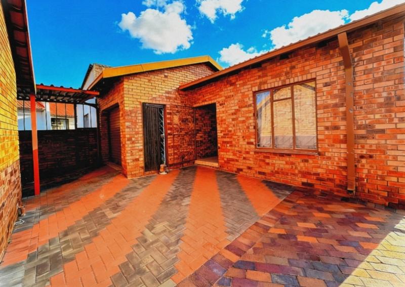 3 Bedroom Property for Sale in Zakariyya Park Gauteng