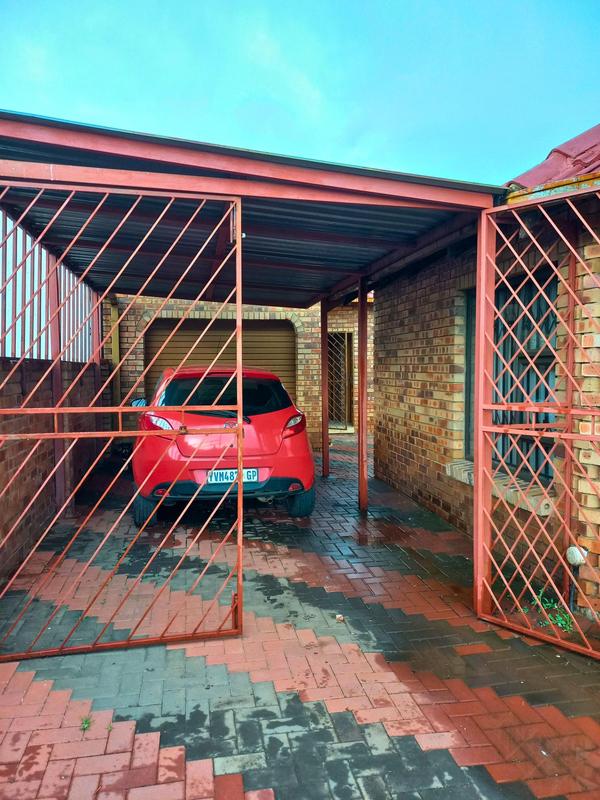 3 Bedroom Property for Sale in Zakariyya Park Gauteng