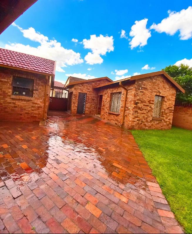 3 Bedroom Property for Sale in Zakariyya Park Gauteng