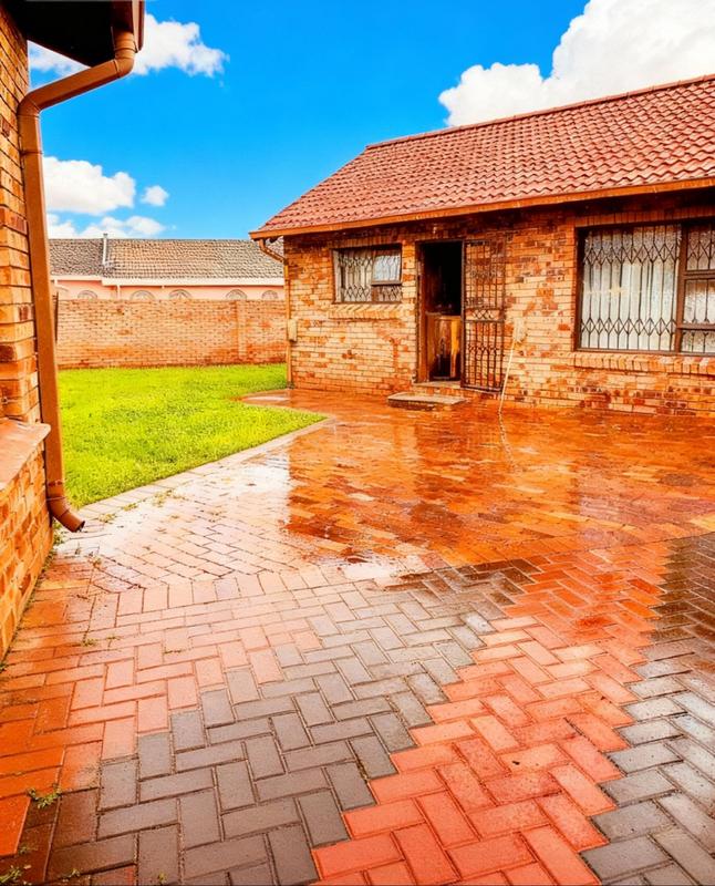 3 Bedroom Property for Sale in Zakariyya Park Gauteng