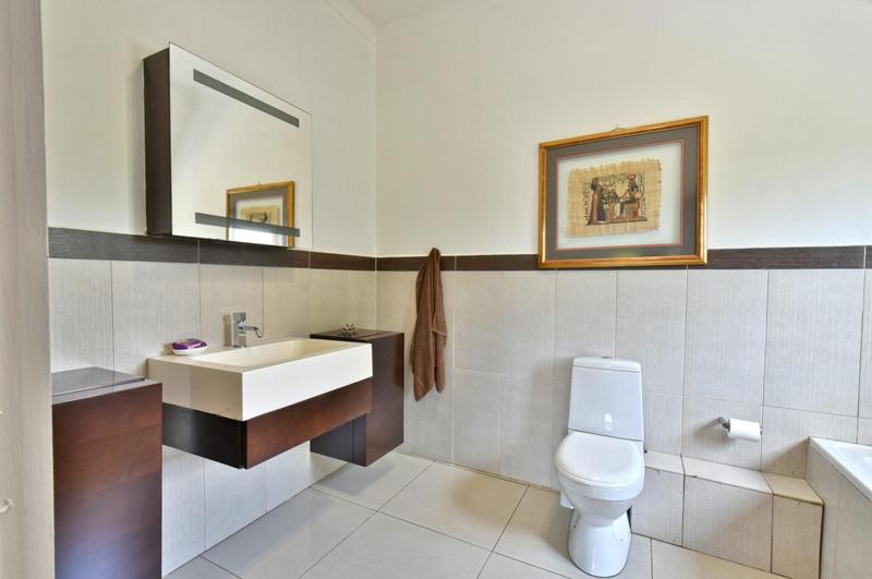 6 Bedroom Property for Sale in Atholl Gauteng