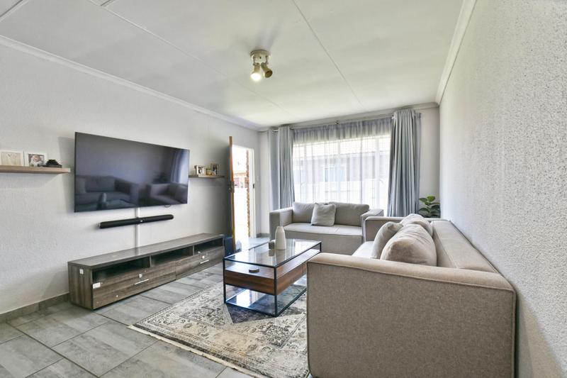 3 Bedroom Property for Sale in Honeydew Ridge Gauteng