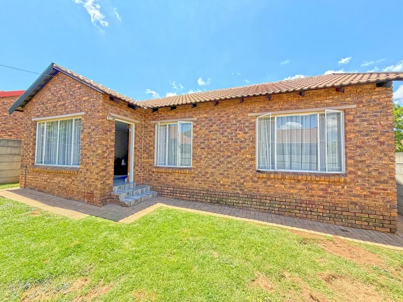 3 Bedroom Property for Sale in Honeydew Ridge Gauteng