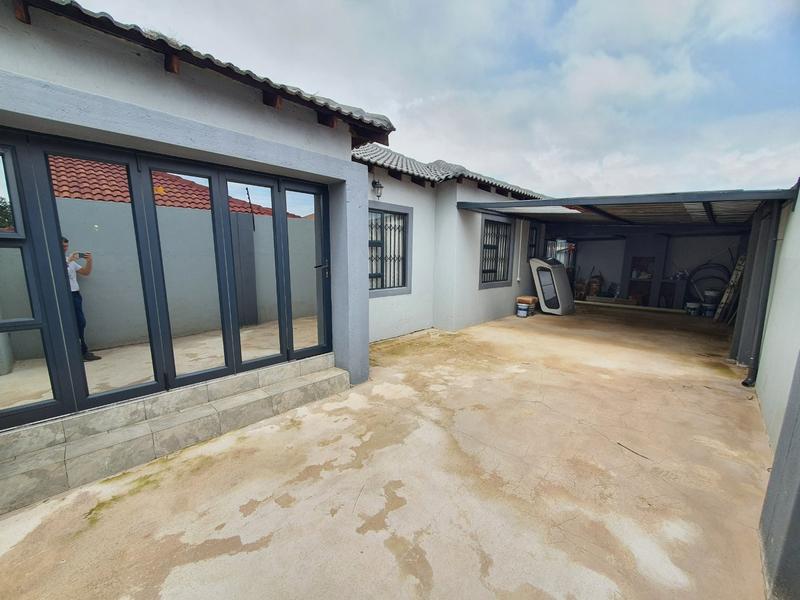 4 Bedroom Property for Sale in Chantelle Gauteng