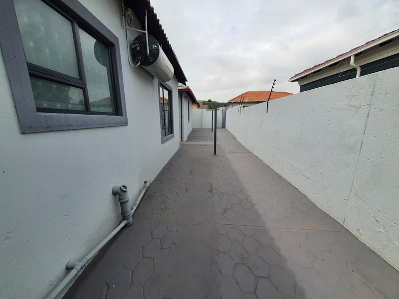 4 Bedroom Property for Sale in Chantelle Gauteng