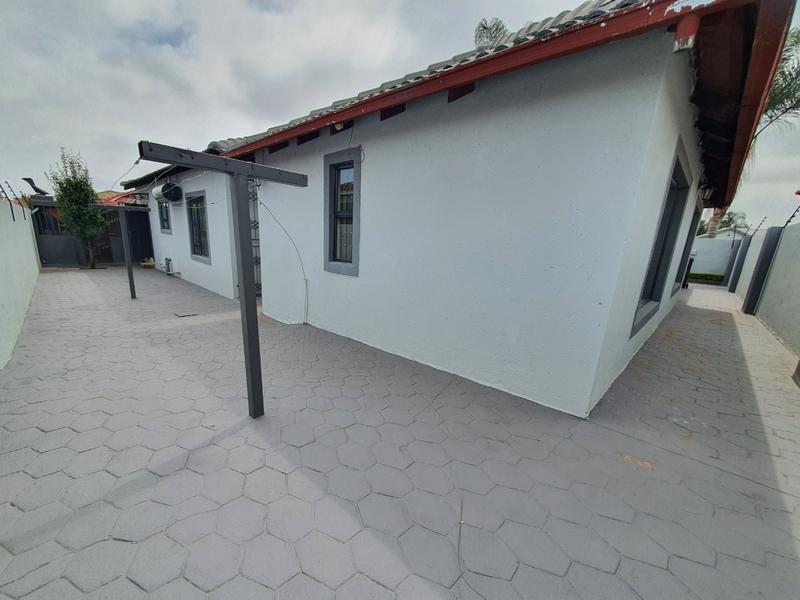 4 Bedroom Property for Sale in Chantelle Gauteng