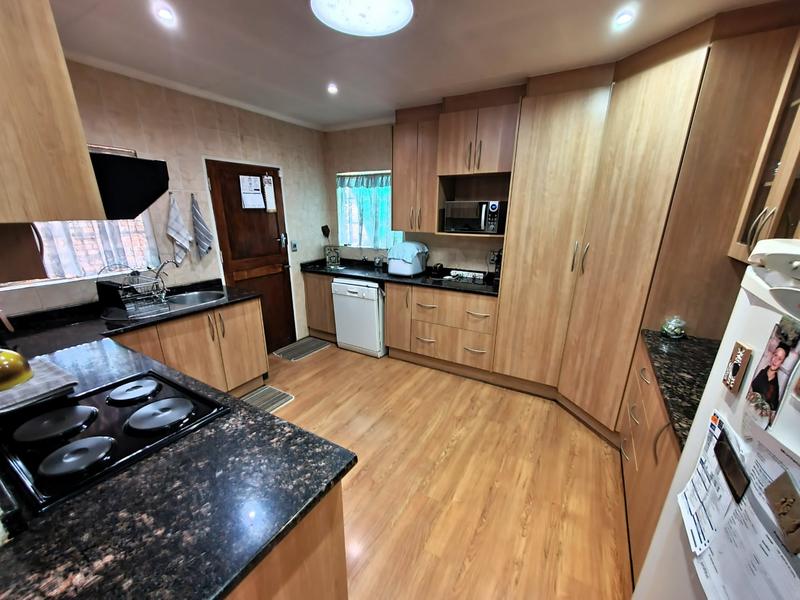 3 Bedroom Property for Sale in Dorandia Gauteng