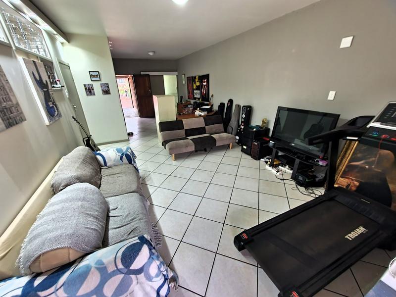 2 Bedroom Property for Sale in Sinoville Gauteng